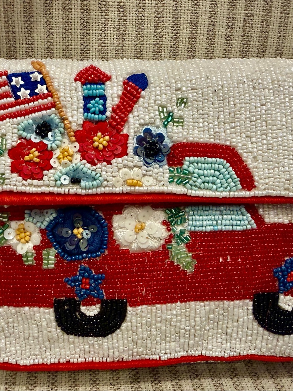 New Release July 4th Red American Flag Beaded Floral Truck Shoulder Bag - Picture 2 of 6
